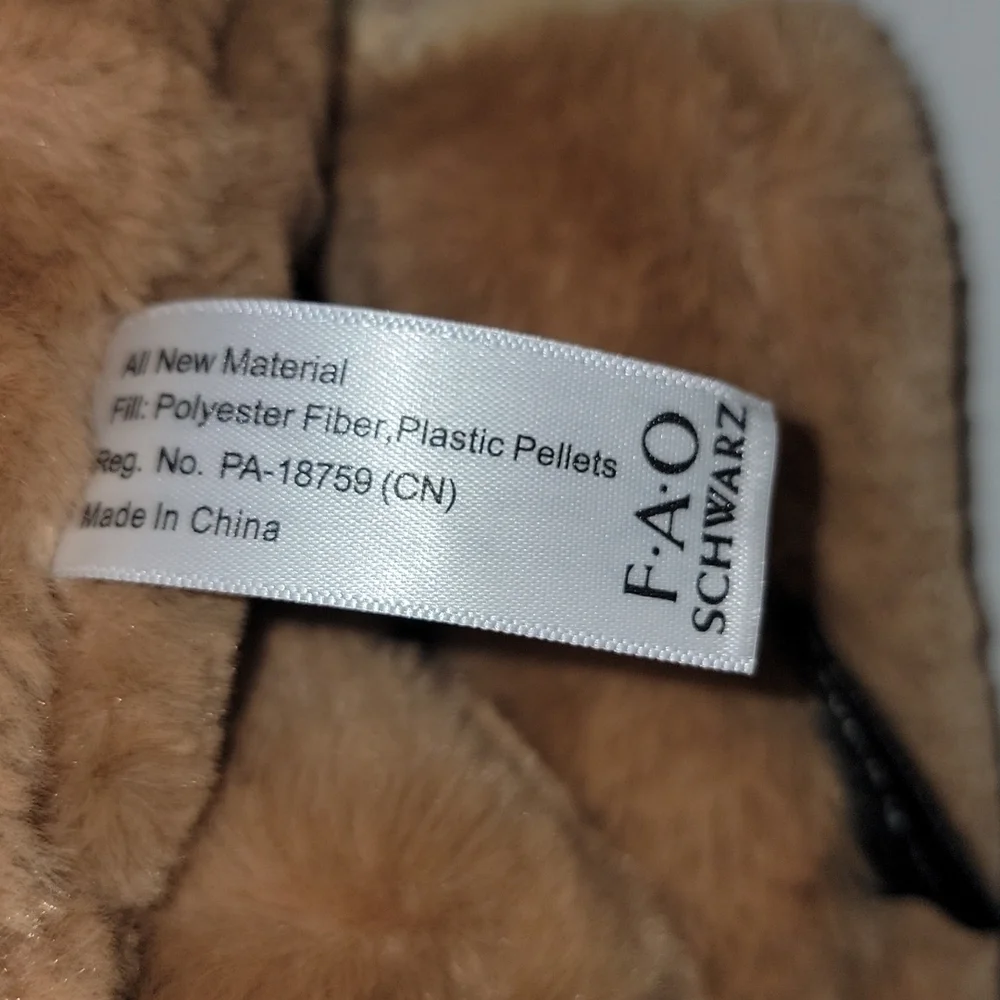 𝅺F.A.O. Schwartz 2021 Collector Bear